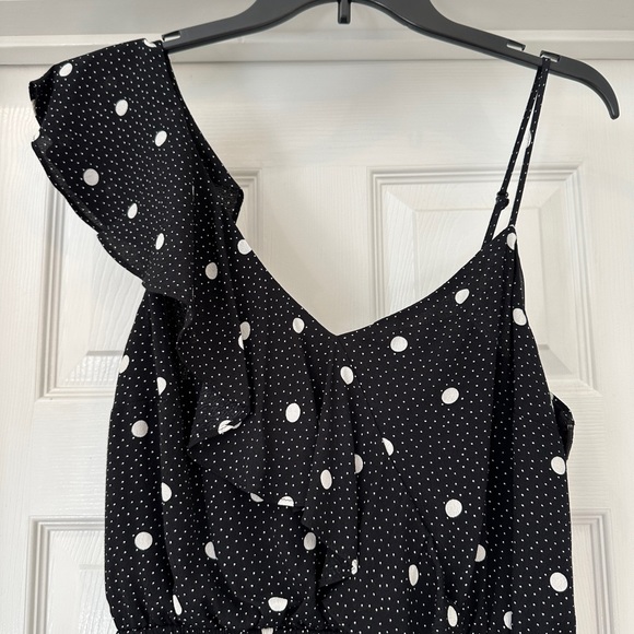 Beautiful dress fits like a size 6/8. Tag says small. 1 State - Picture 4 of 5